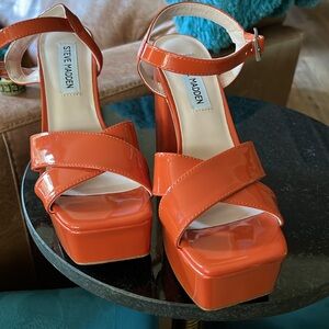 Size 6 orange Steve Madden platform
